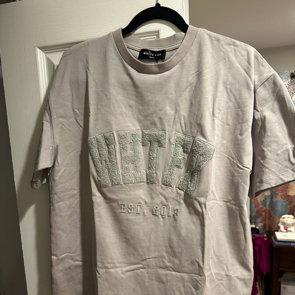 Cream White Fox T-shirt w/Collegiate Lettering